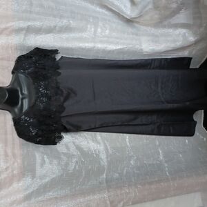 FHQ LBD w/ lace neck & shoulder details, NWT